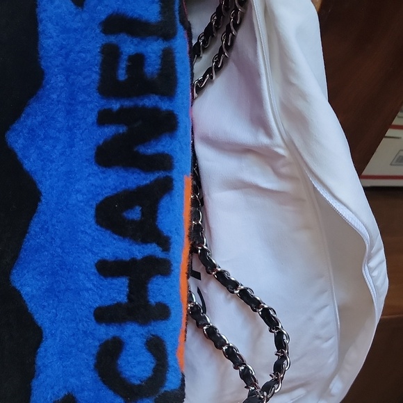 Limited Edition CHANEL Lagerfeld's Pop Art No.5 Shearling & Lamb Maxi Flapbag - Picture 2 of 16